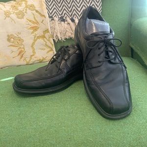 Black leather dress shoes